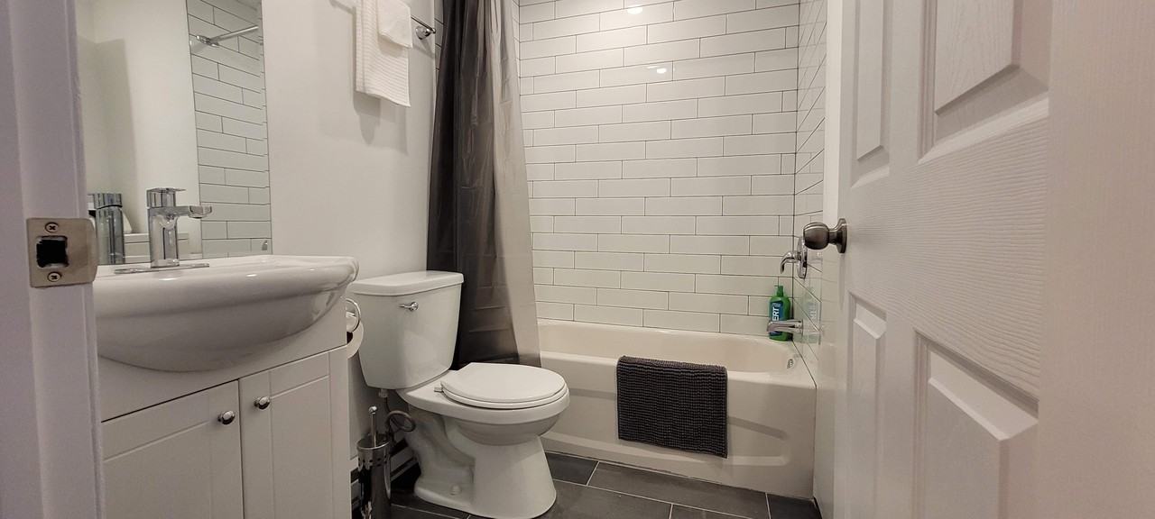 4413A Avenue Coloniale - Photo 2 of 7