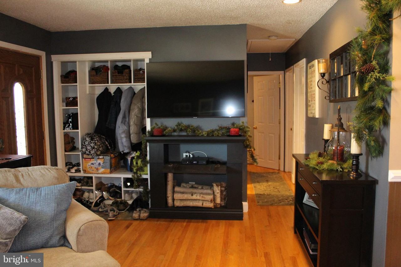 228 Market Pl - Photo 3 of 6