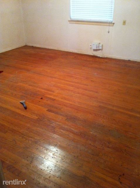 1804 Mohican St - Photo 2 of 10