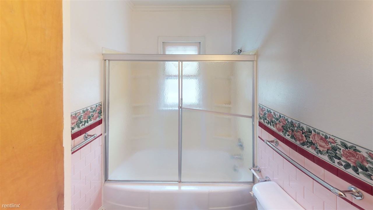 1015 N 3rd St - Photo 2 of 7