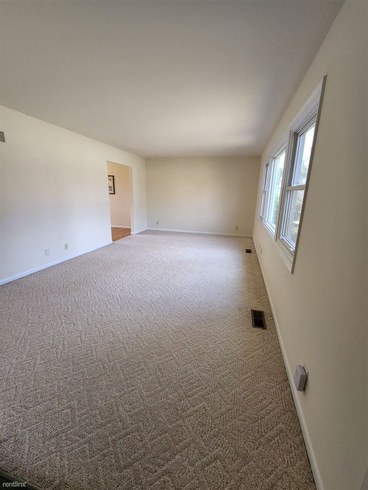 1901 Waltham Dr - Photo 2 of 14