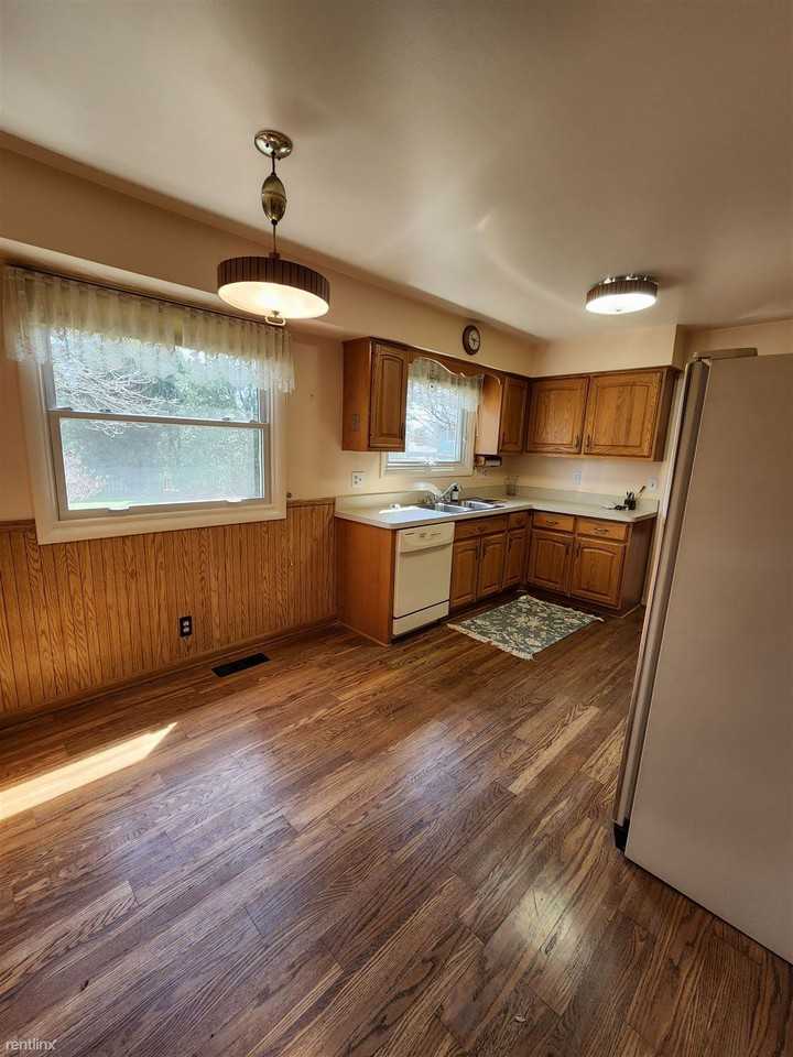 1901 Waltham Dr - Photo 3 of 14