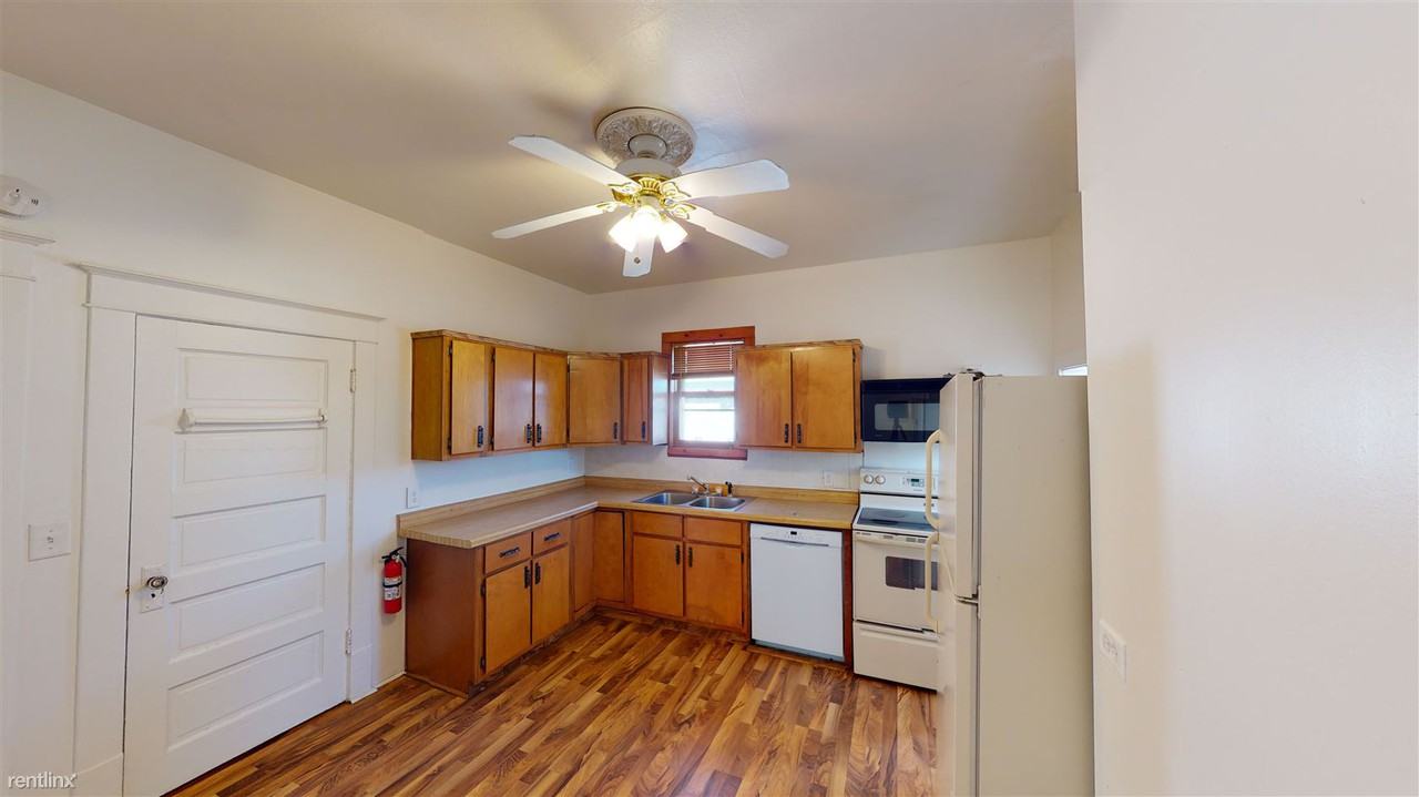 315 S 10th St - Photo 2 of 7