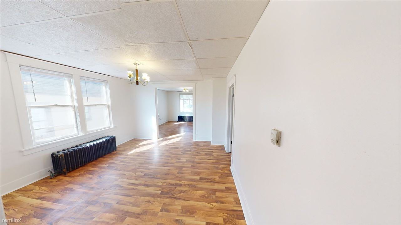 315 S 10th St - Photo 3 of 7