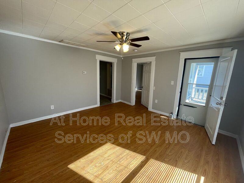 1117 W Thoman St - Photo 3 of 12