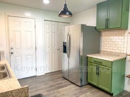 featured image of 827 Woodmore Ln