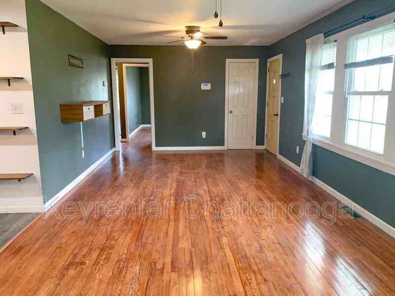 827 Woodmore Lane - Photo 2 of 9