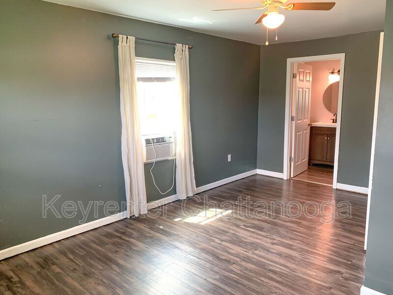 827 Woodmore Lane - Photo 3 of 9