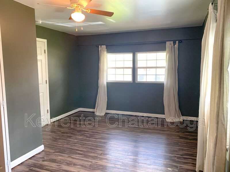 827 Woodmore Lane - Photo 4 of 9