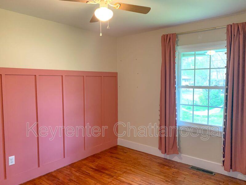 827 Woodmore Lane - Photo 5 of 9