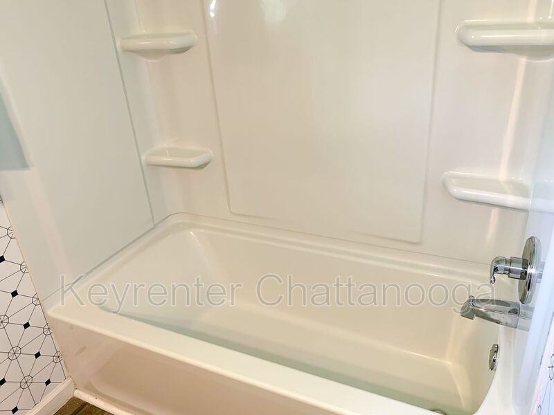 827 Woodmore Lane - Photo 7 of 9