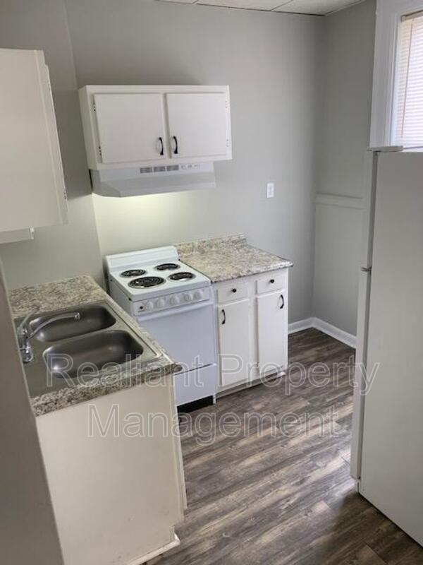 160 Constitution St - Photo 2 of 7