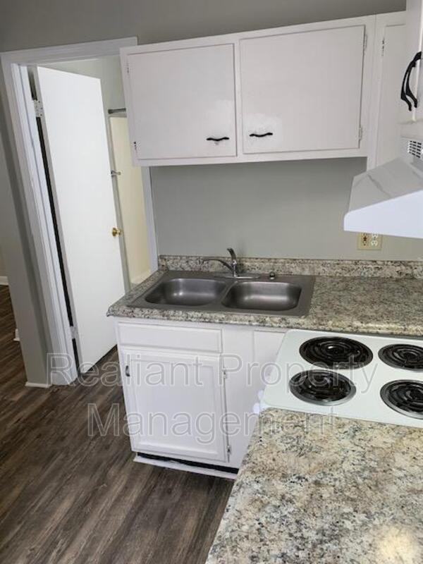 160 Constitution St - Photo 3 of 7