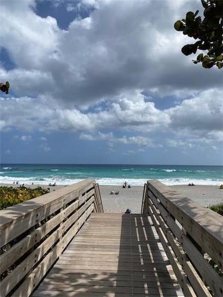 834 Oak Harbour Dr - Photo 2 of 12