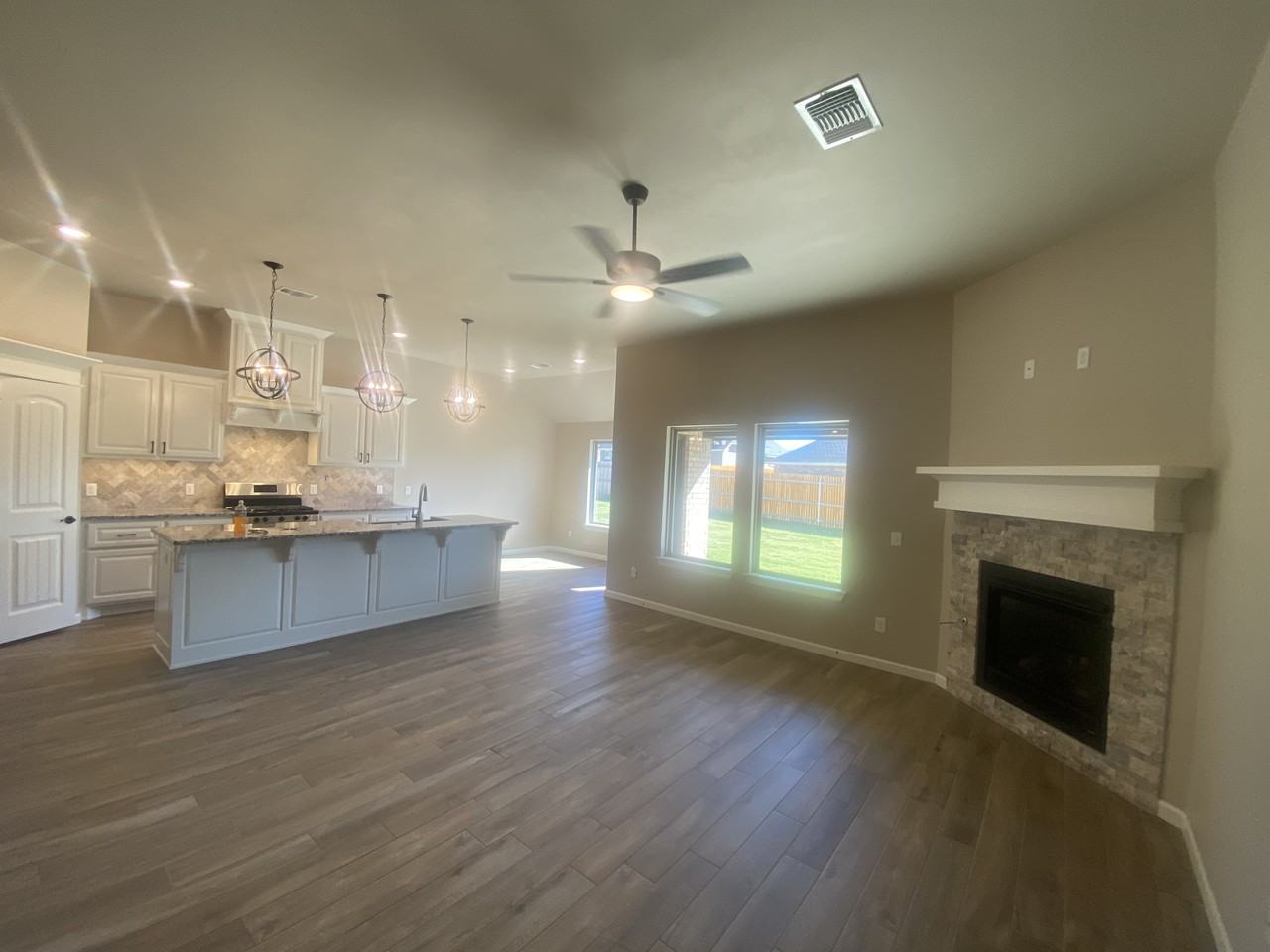 9109 Northwest 124th Street - Photo 4 of 26