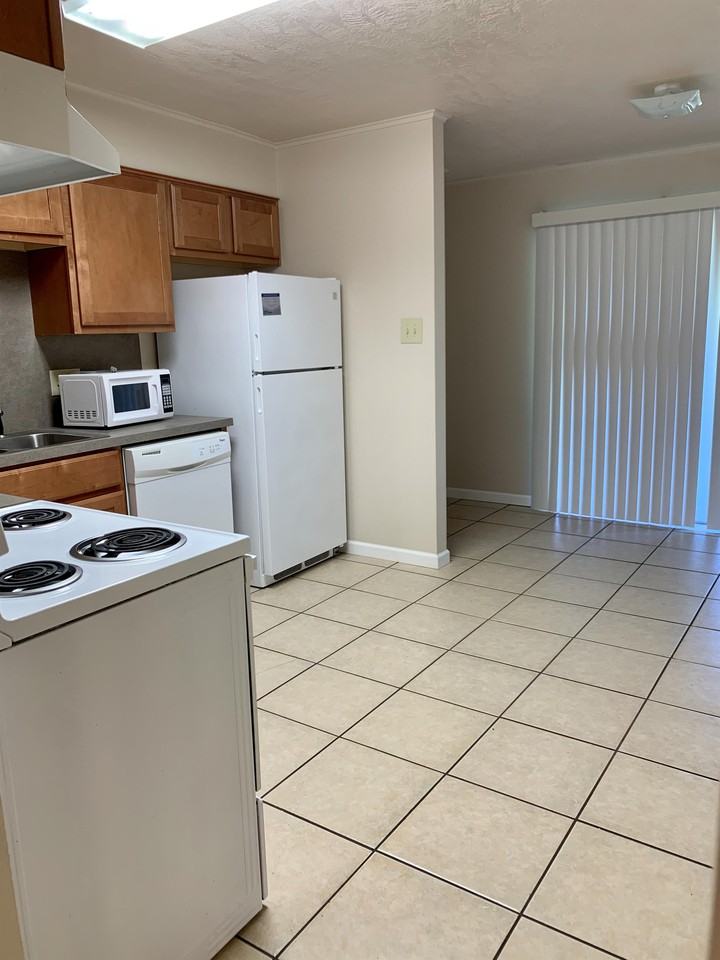 1603 Mossglenn Cir #1 - Photo 3 of 12