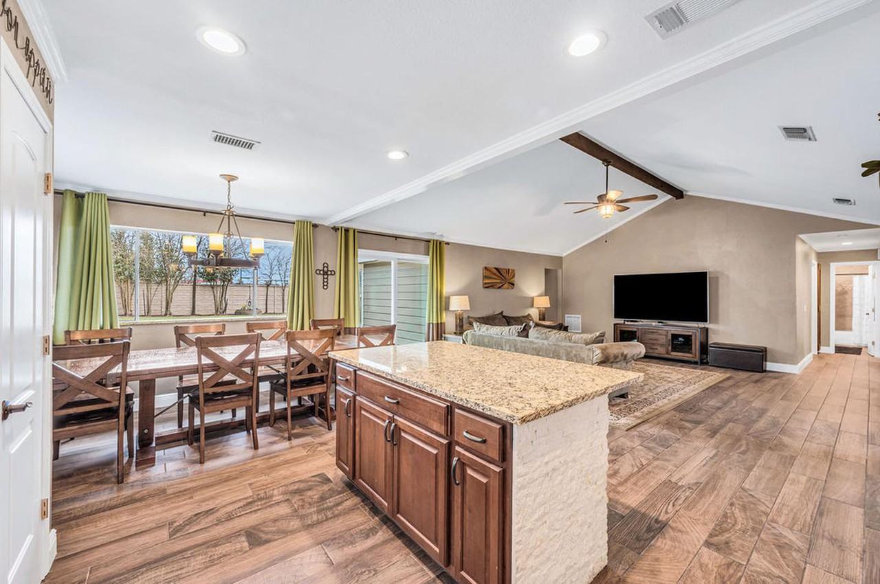 Stunning Cedar Park home with fully fenced backyard - Photo 7 of 26