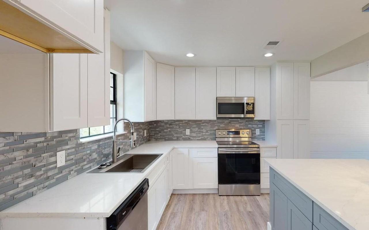 Gorgeously renovated Round Rock home with spacious yard - Photo 5 of 24