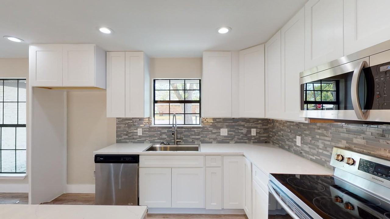 Gorgeously renovated Round Rock home with spacious yard - Photo 6 of 24