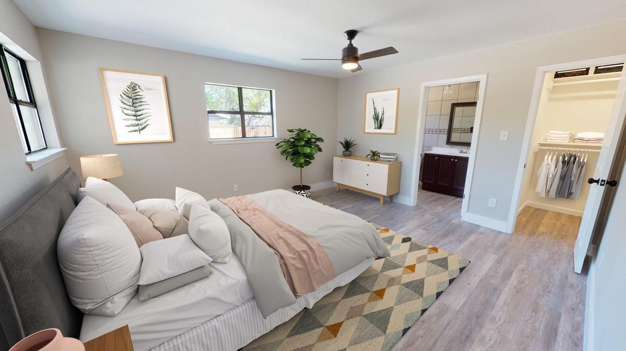 Gorgeously renovated Round Rock home with spacious yard - Photo 4 of 24