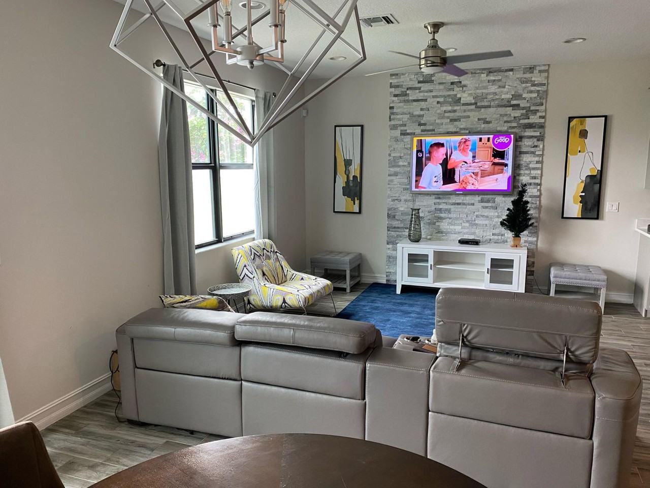 10155 Akenside Dr - Photo 2 of 12