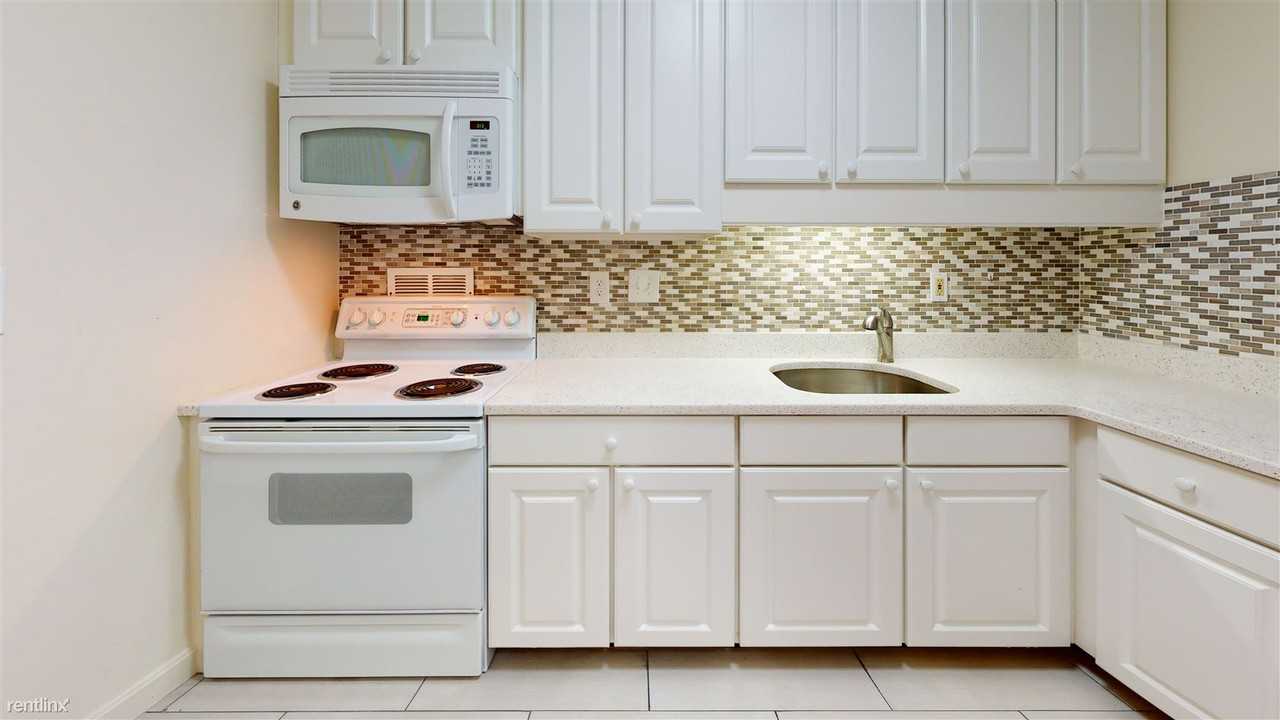 101 Monmouth St - Photo 2 of 28