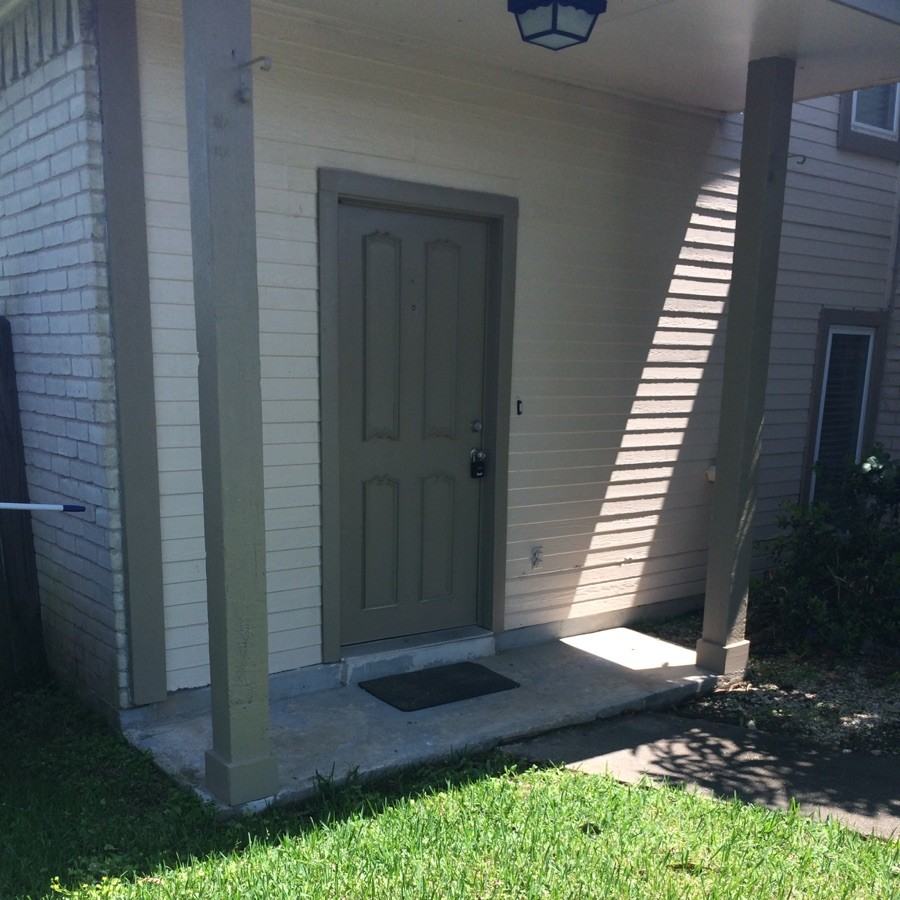 15703 Baybriar Dr - Photo 2 of 12