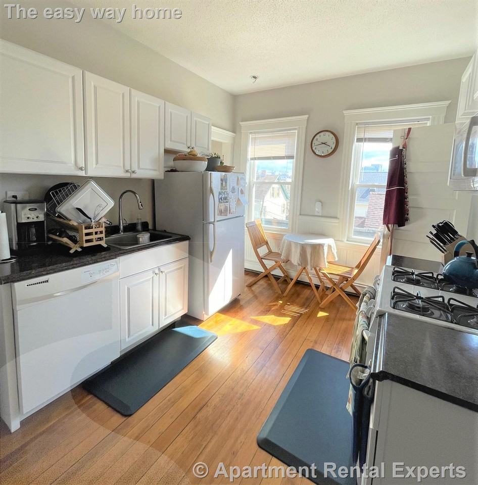 120 Columbia St #3 - Photo 4 of 8