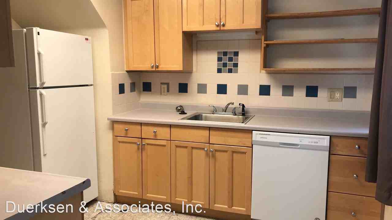 541 Nw 18th St - Photo 3 of 9