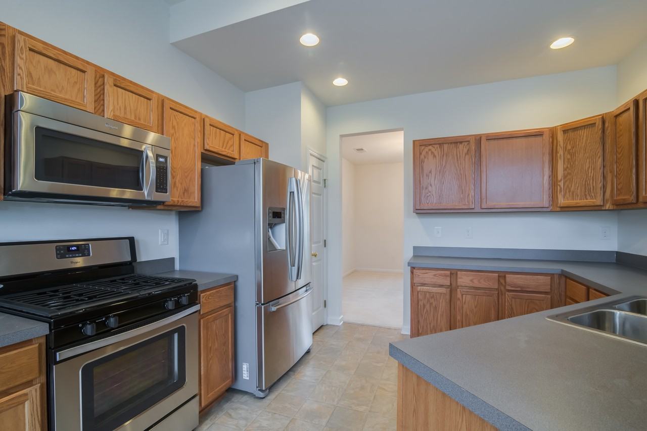 2507 Post Oak Ln - Photo 2 of 18