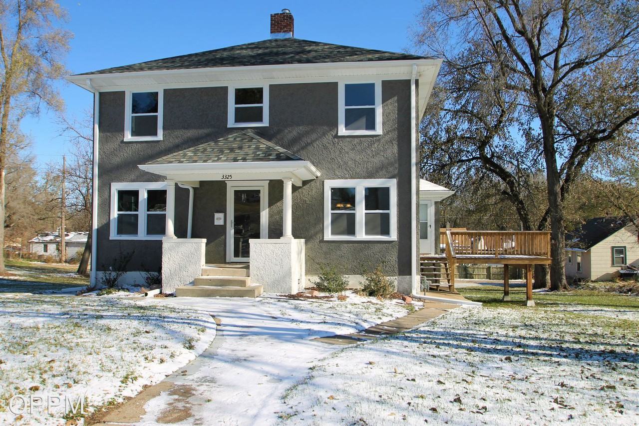 3325 N 42nd St - Photo 2 of 15