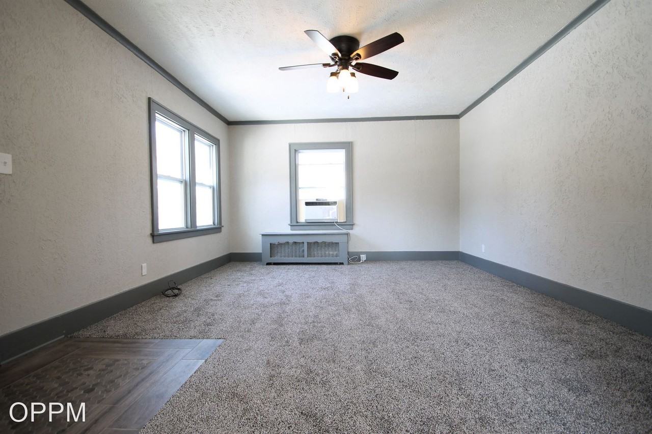 3325 N 42nd St - Photo 3 of 15