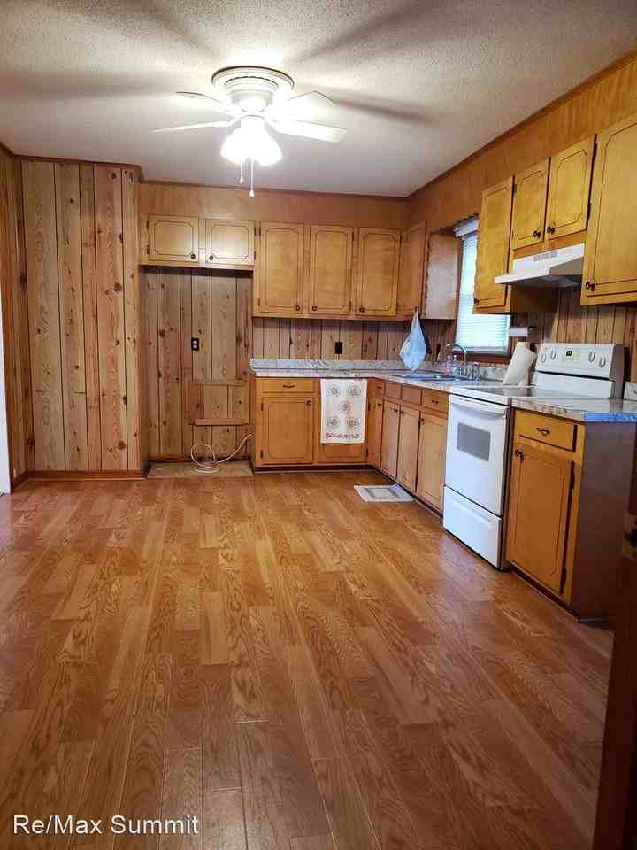 2437 Pipkin Rd - Photo 3 of 11