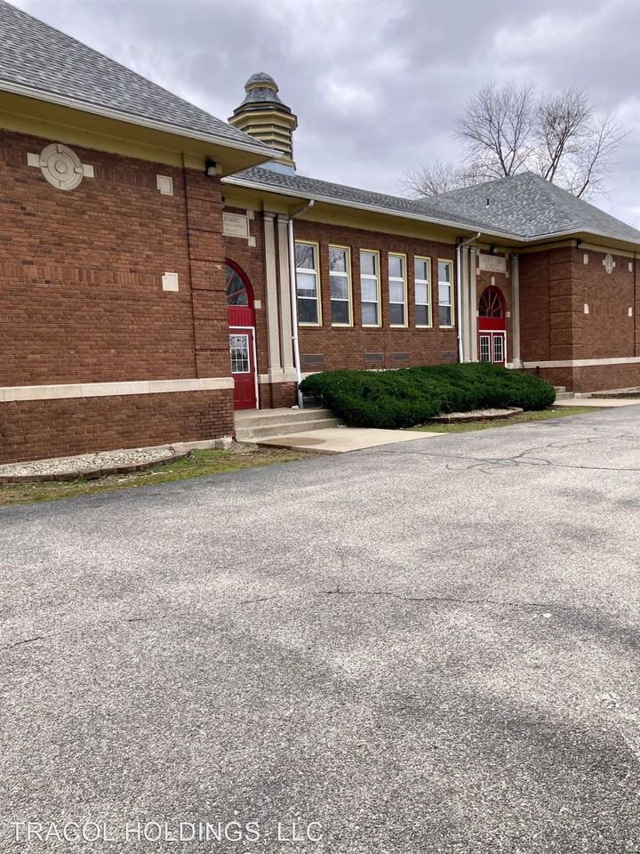 Maryland School Apartments 801 E Springhill Dr, Terre Haute, IN 47802