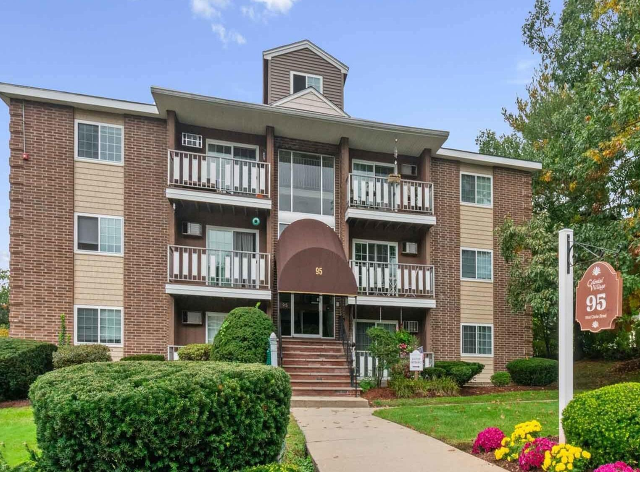 Colonial Village Apartments - Photo 3 of 44