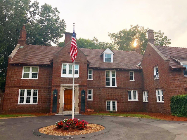 Colonial Village Apartments - Photo 5 of 44