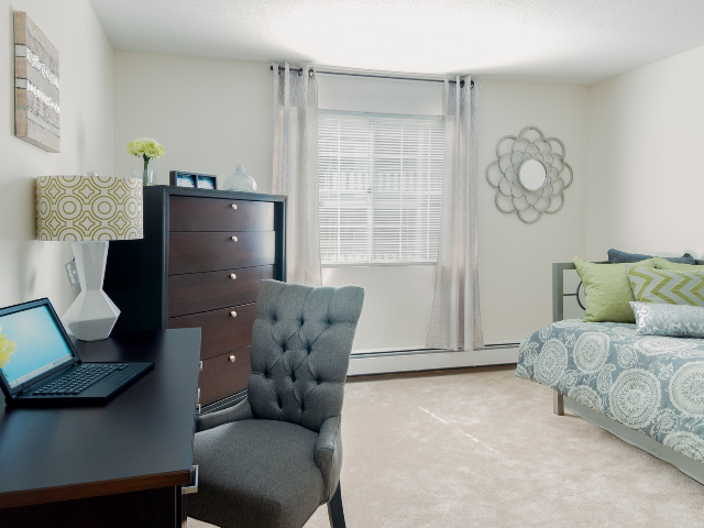 Colonial Village Apartments - Photo 6 of 44