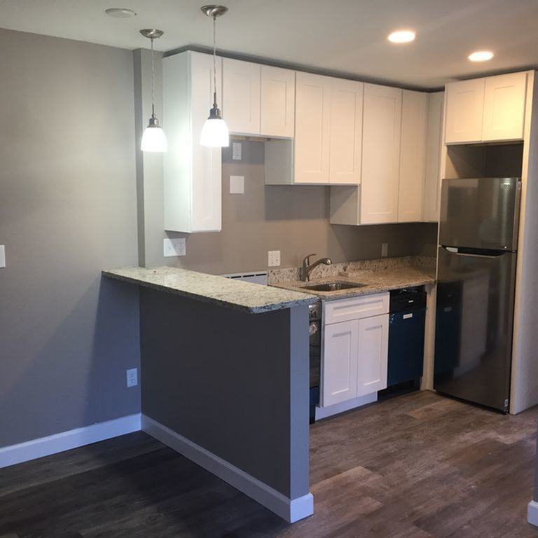 Franklin Manor - Photo 3 of 5