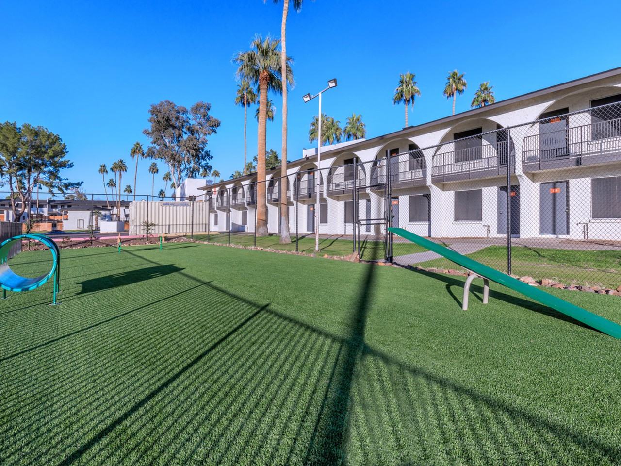 LUMINA ON 19th APARTMENTS - Photo 4 of 37