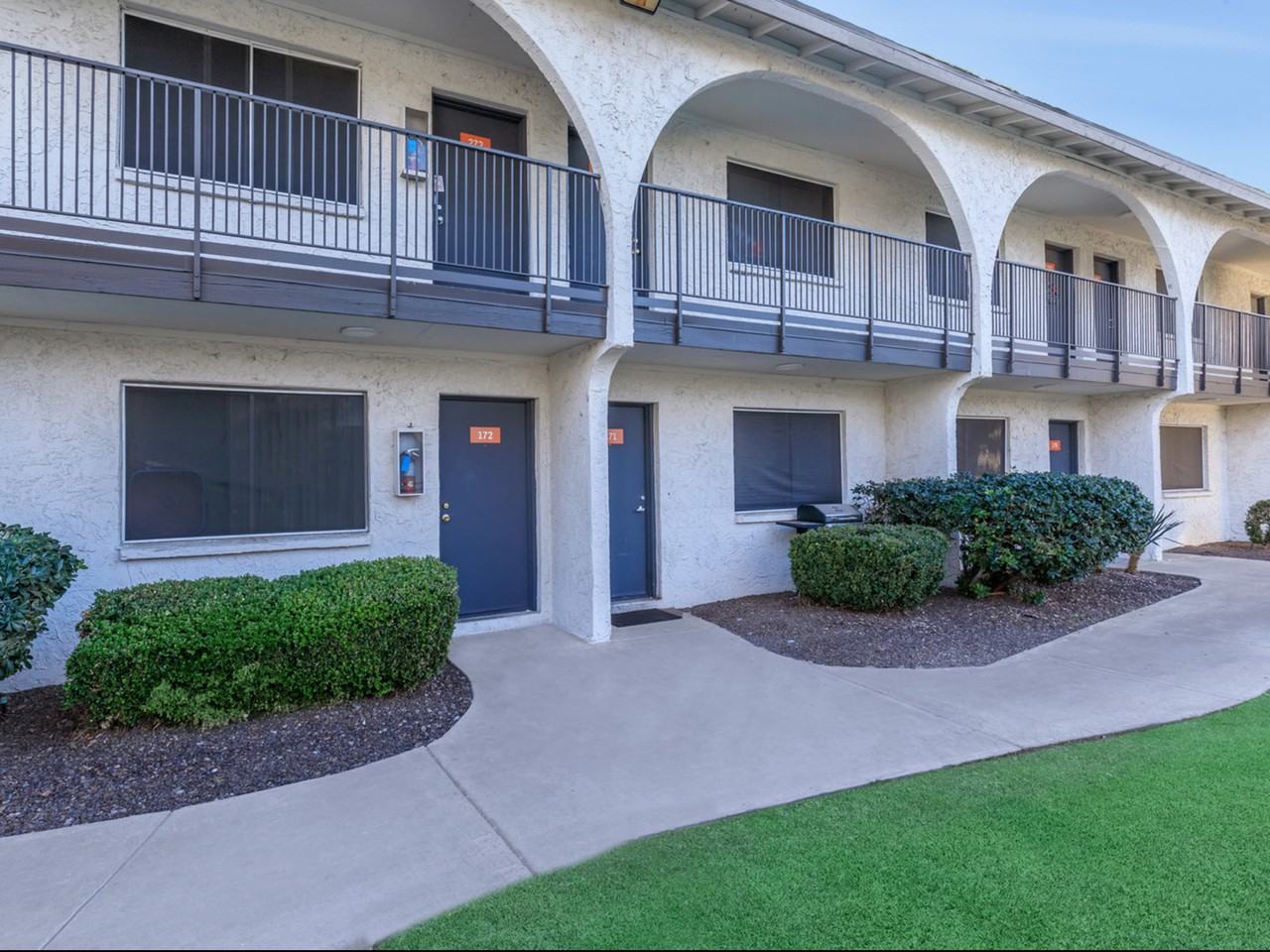 LUMINA ON 19th APARTMENTS - Photo 5 of 37