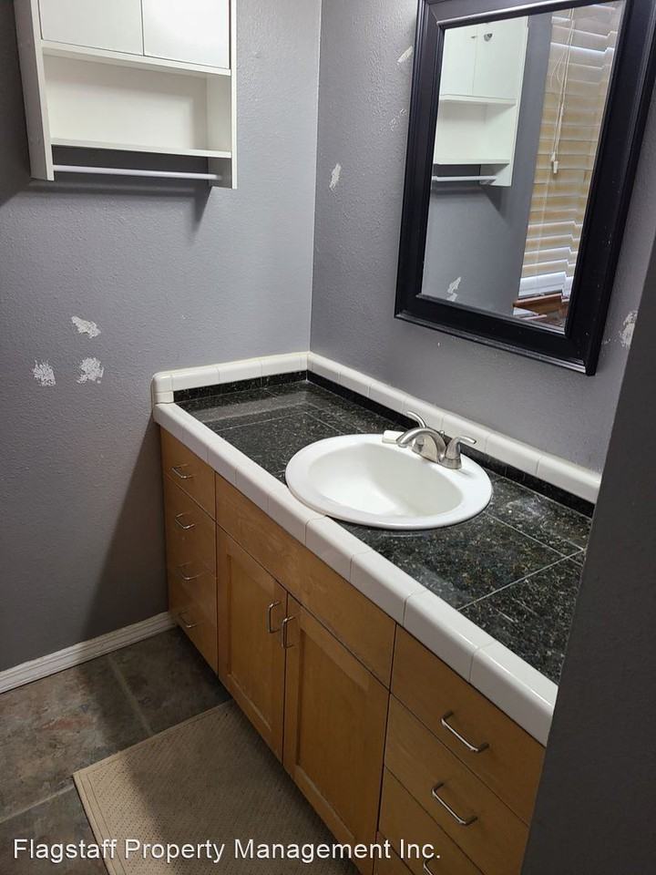 3565 N Manor Rd - Photo 3 of 12