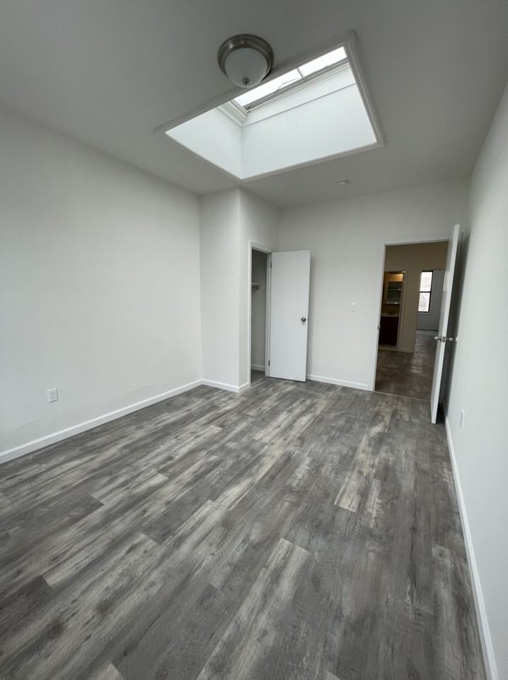 1576 Gates Ave - Photo 2 of 10