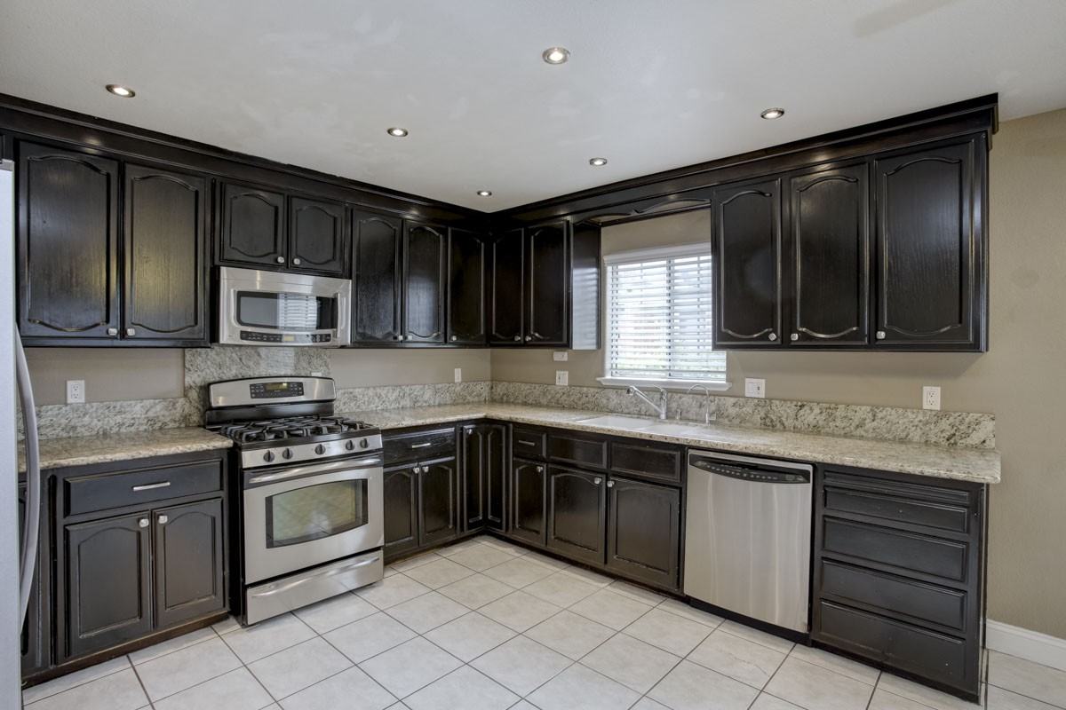 332 S 18th St - Photo 2 of 15