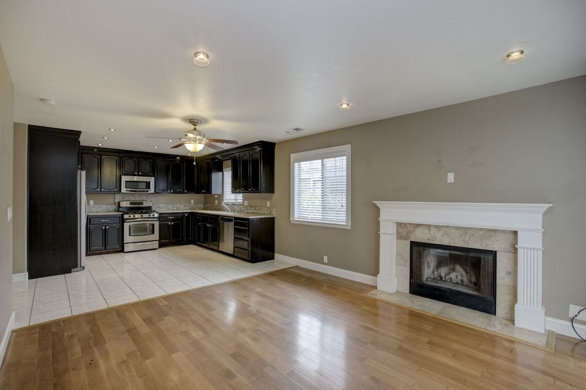 332 S 18th St - Photo 3 of 15