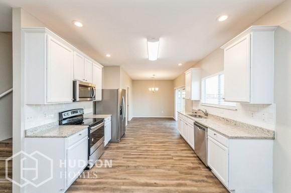 10920 Hawks Landing Rd - Photo 3 of 15