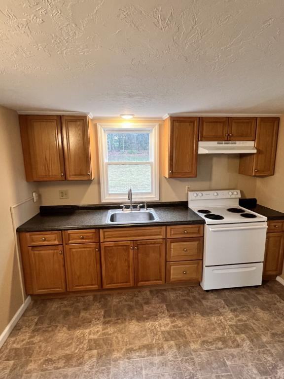 2 Albert Ln Apt 3 - Photo 6 of 19