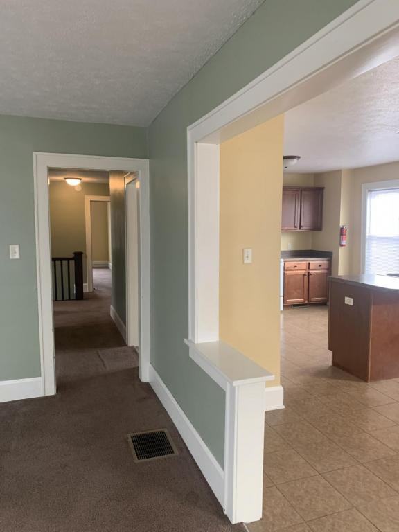 250 1/2 W North St - Photo 3 of 10