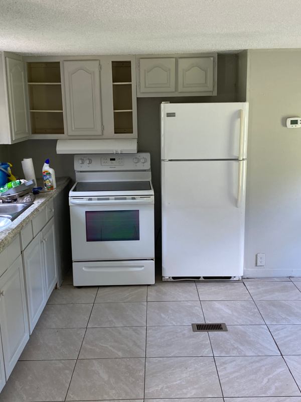 2104 Rutledge Rd - Photo 3 of 17