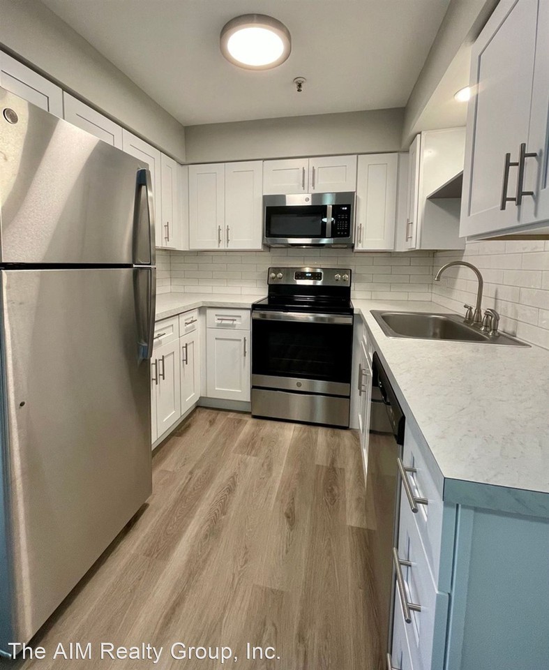 RENOVATED APARTMENT WITH IN-UNIT WASHER-DRYER & GARAGE PARKING! - Photo 2 of 15