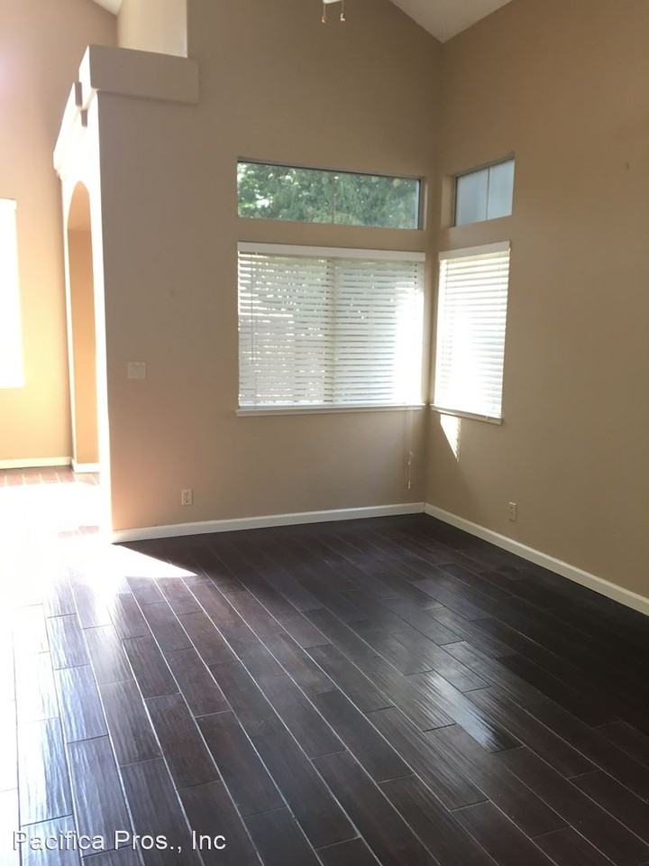 216 Rochelle Ct - Photo 2 of 28